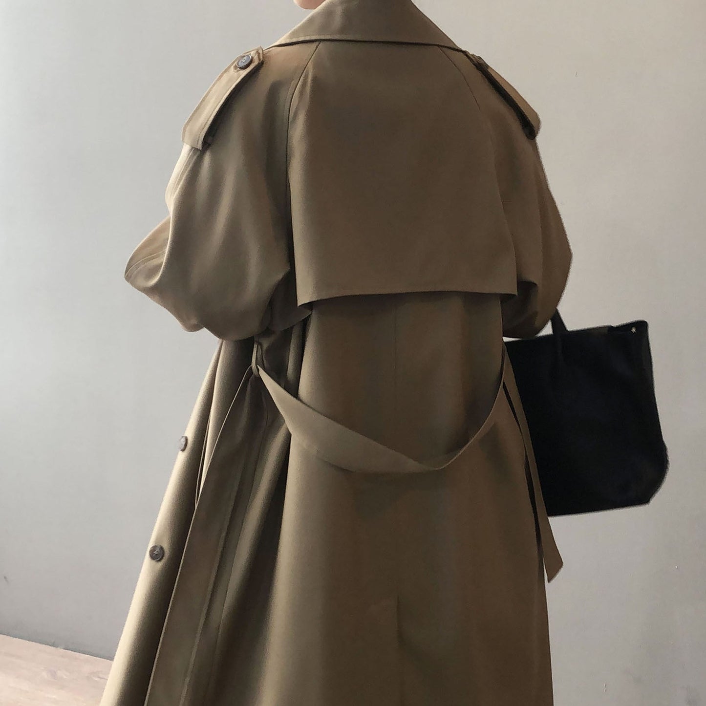 JUNA - Gabardina moderna de doble botonadura para mujeres