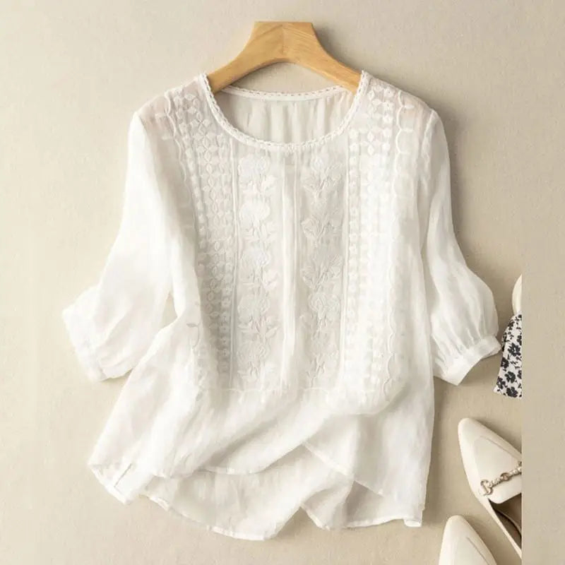 Blusa relajada con bordados artesanales y tejido ligero – AURORA