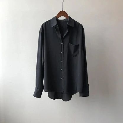 Blusa de satén sedoso con corte clásico y estilo refinado – DALIA