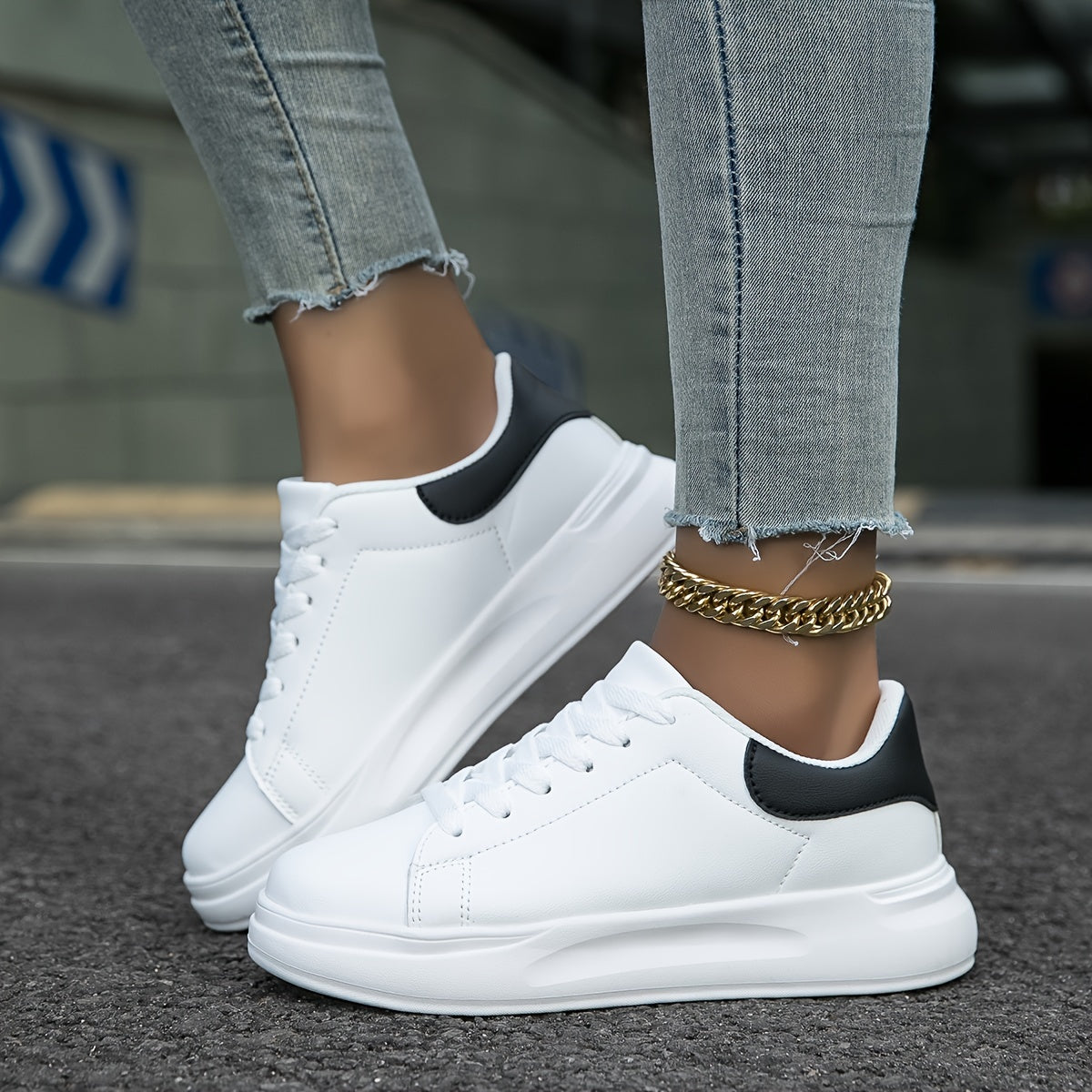 Zapatillas bajas de mujer con diseño limpio y plataforma elevada – HERTA