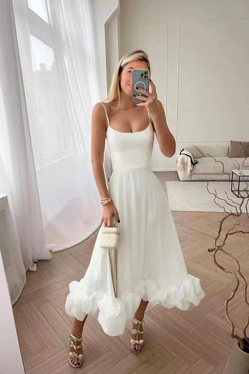 Vestido largo con volantes y escote en V – Alvéria