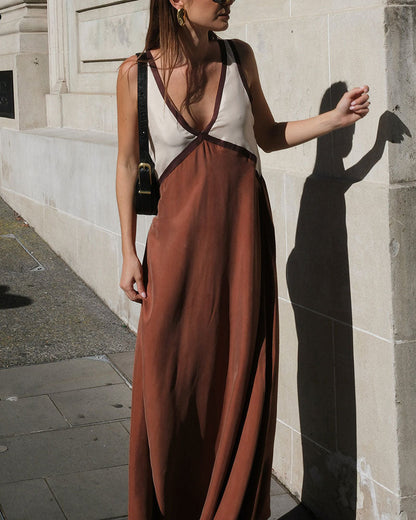 Vestido largo con escote en V y corte fluido – Lirenza
