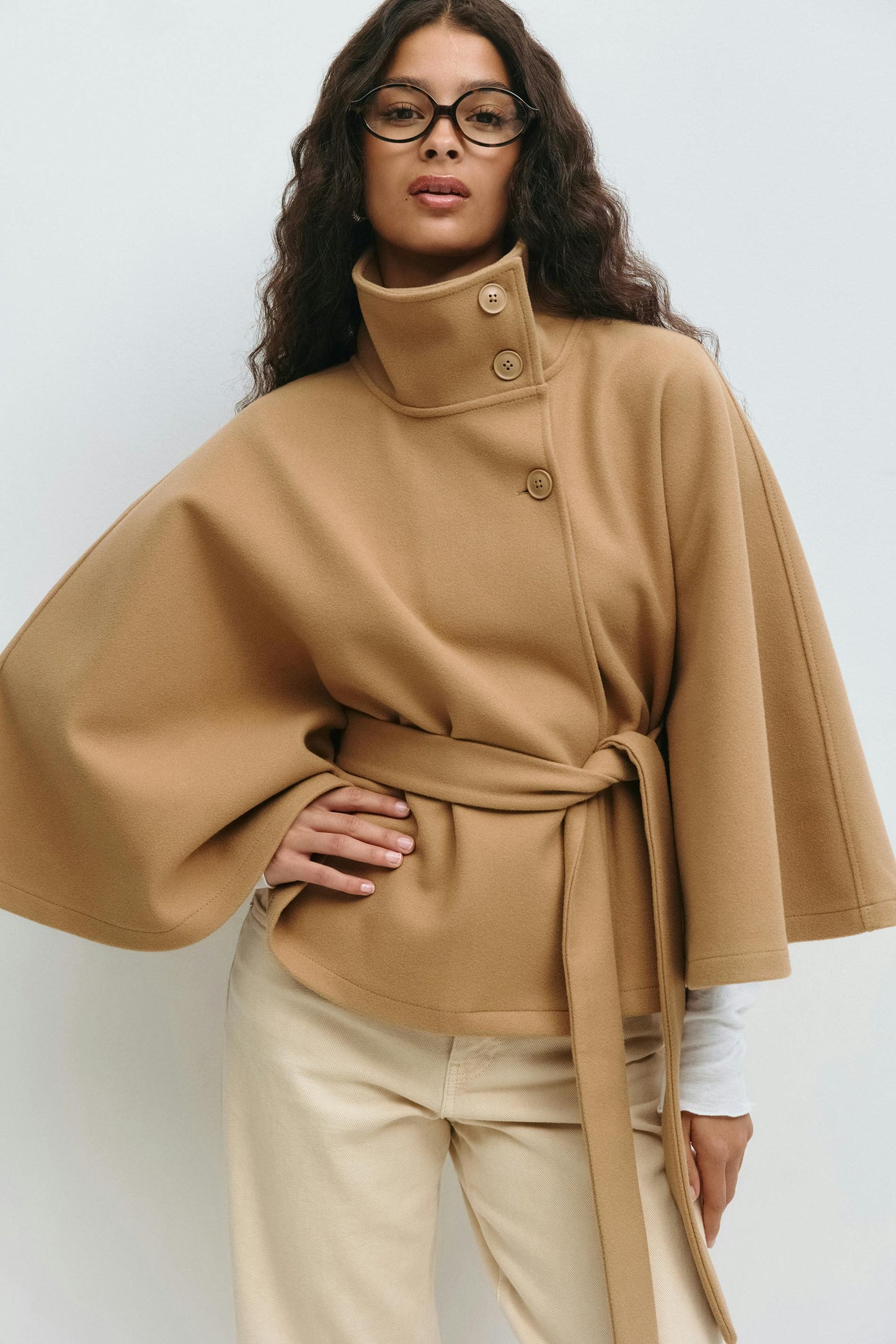Abrigo elegante oversize para mujer con cinturón – SÉVANA