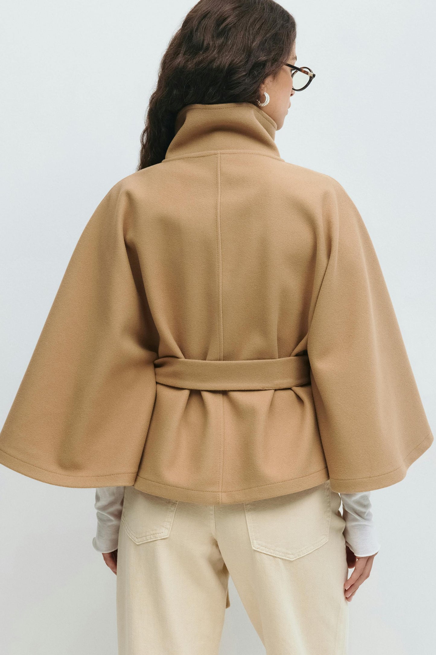 Abrigo elegante oversize para mujer con cinturón – SÉVANA