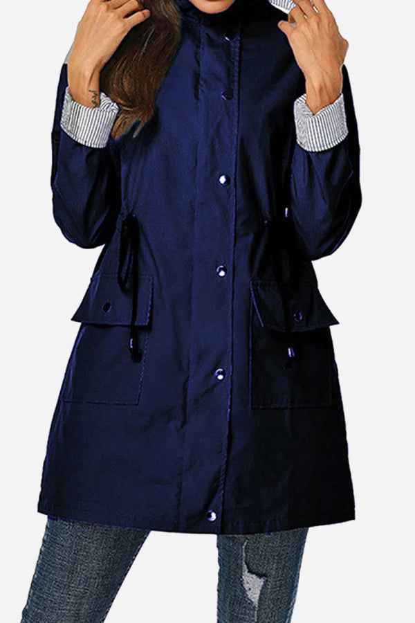 Chaqueta ligera para mujer con capucha y cordón ajustable – TAMIRA