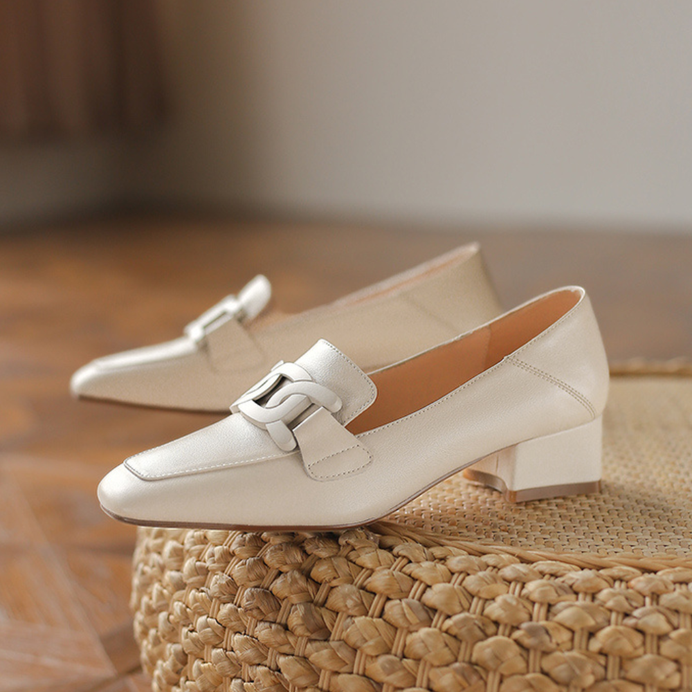Zapatos de mujer elegantes y cómodos con diseño clásico y detalles refinados – ELYSEE ÉLITE
