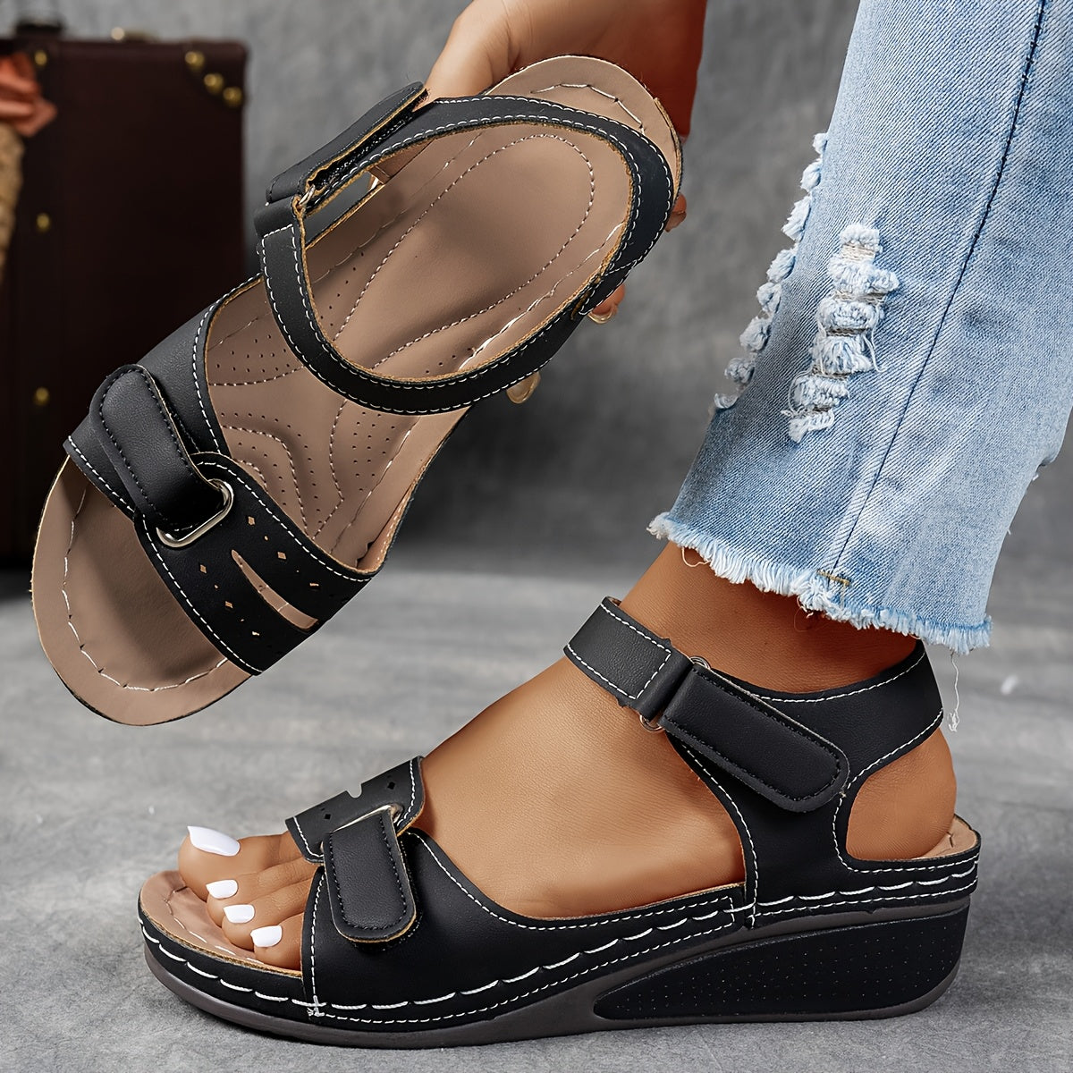 Sandalias con cuña cómodas y ajustables para mujer – ROMINA ELEVATE