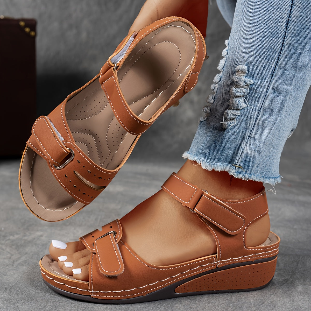 Sandalias con cuña cómodas y ajustables para mujer – ROMINA ELEVATE