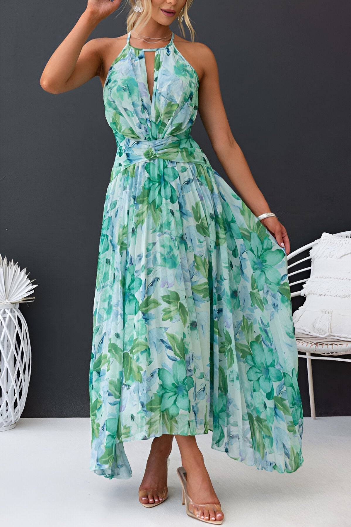 Vestido maxi halter con pliegues y estampado floral para mujer – ELARA FLORALISTA