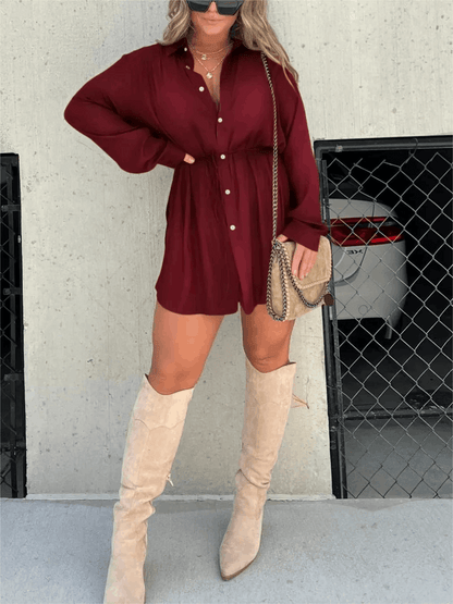 Vestido satinado midi con escote cruzado y tirantes finos – LUNARIA