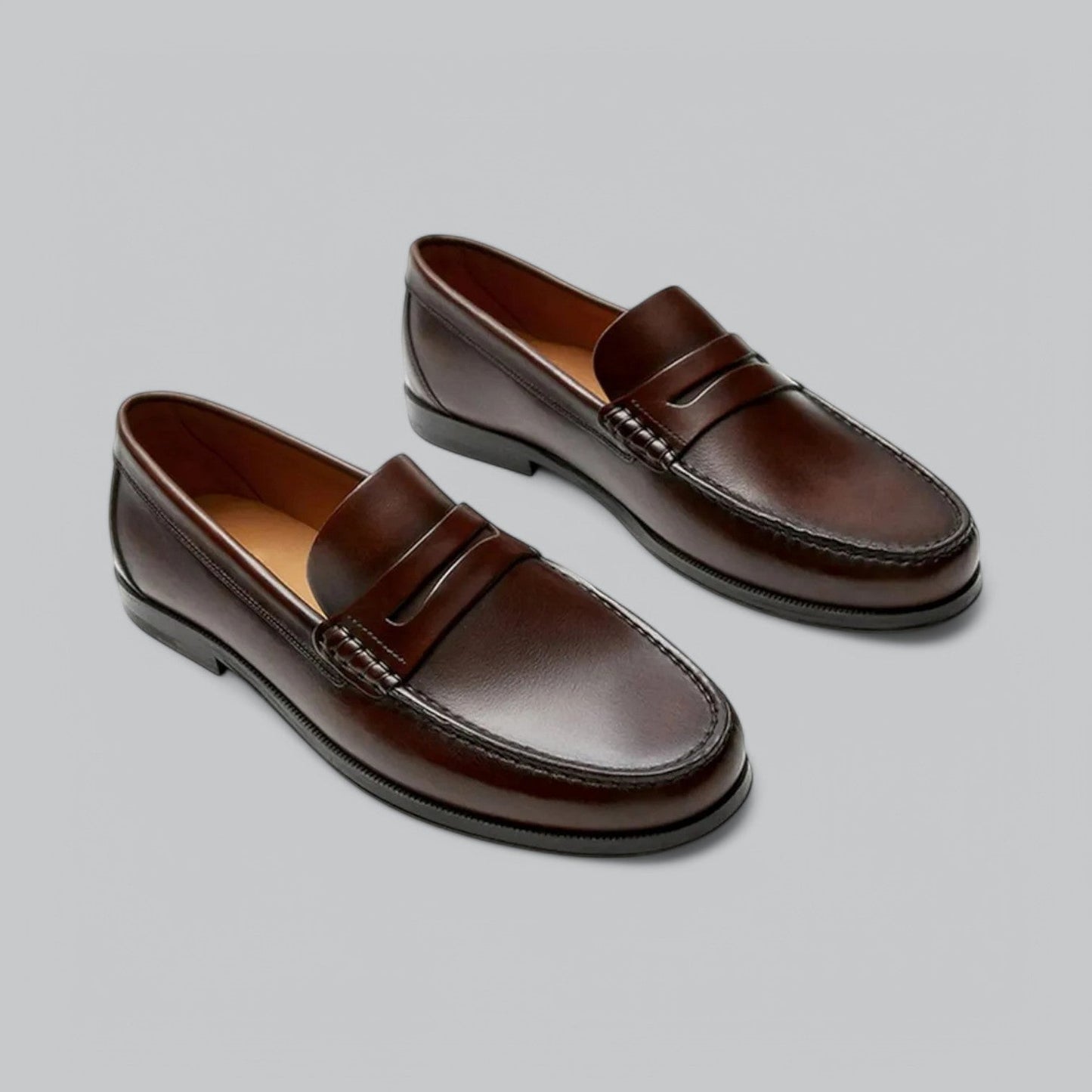 Mocasines clásicos de hombre con líneas depuradas y acabado elegante – ALVÉRON
