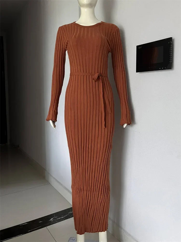 NEUS - Vestido largo ajustado de punto con diseño plisado y tela elástica para mujer