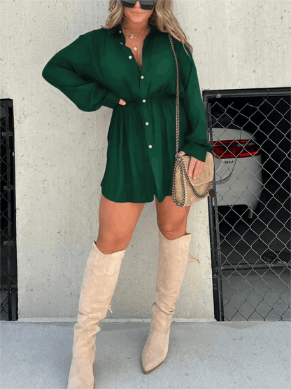 Vestido satinado midi con escote cruzado y tirantes finos – LUNARIA