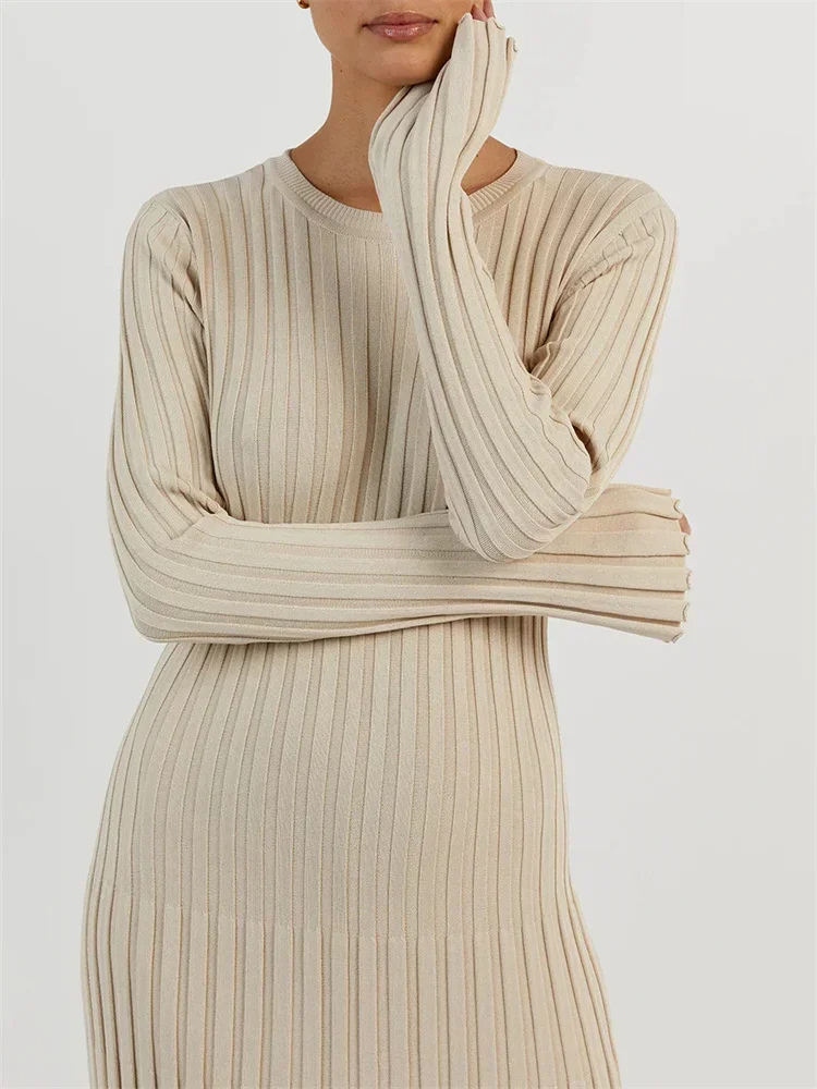 NEUS - Vestido largo ajustado de punto con diseño plisado y tela elástica para mujer