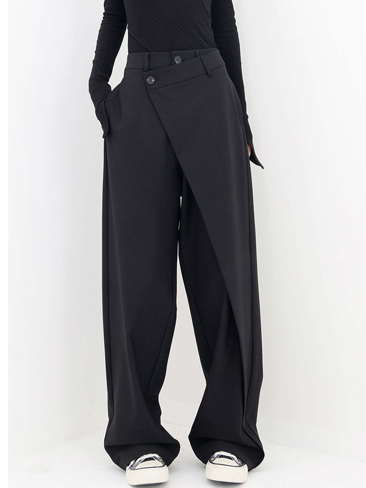 Pantalón fluido de mujer con pierna ancha y diseño cruzado – LÍVORA