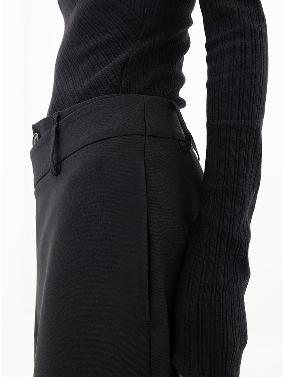 Pantalón fluido de mujer con pierna ancha y diseño cruzado – LÍVORA