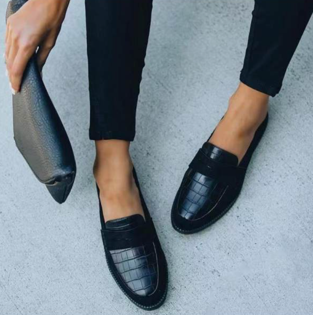 Mocasines de mujer con estampado de cocodrilo y textura sofisticada – ELARA