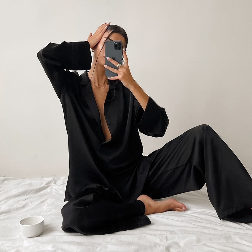Pijama satinado oversize de dos piezas para mujer – BELLE