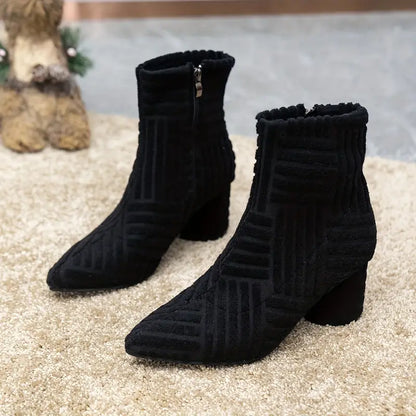 HELENA – Botines de tacón grueso para mujer con diseño monocromático