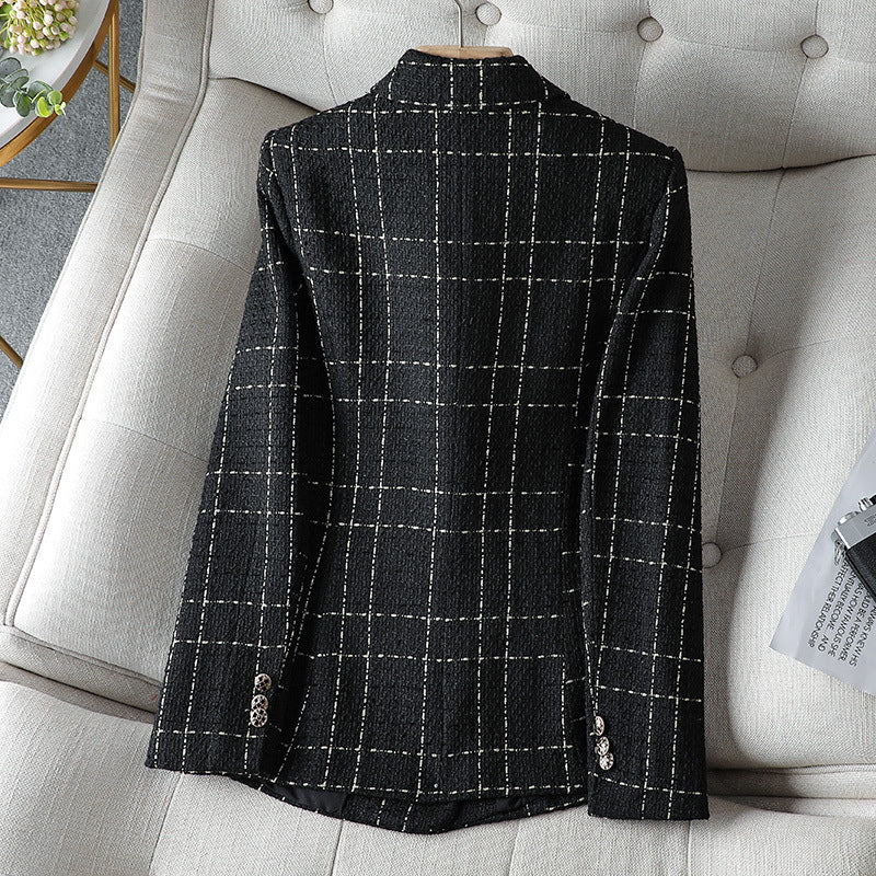 Blazer elegante de mujer con corte entallado y diseño versátil – LUNARA