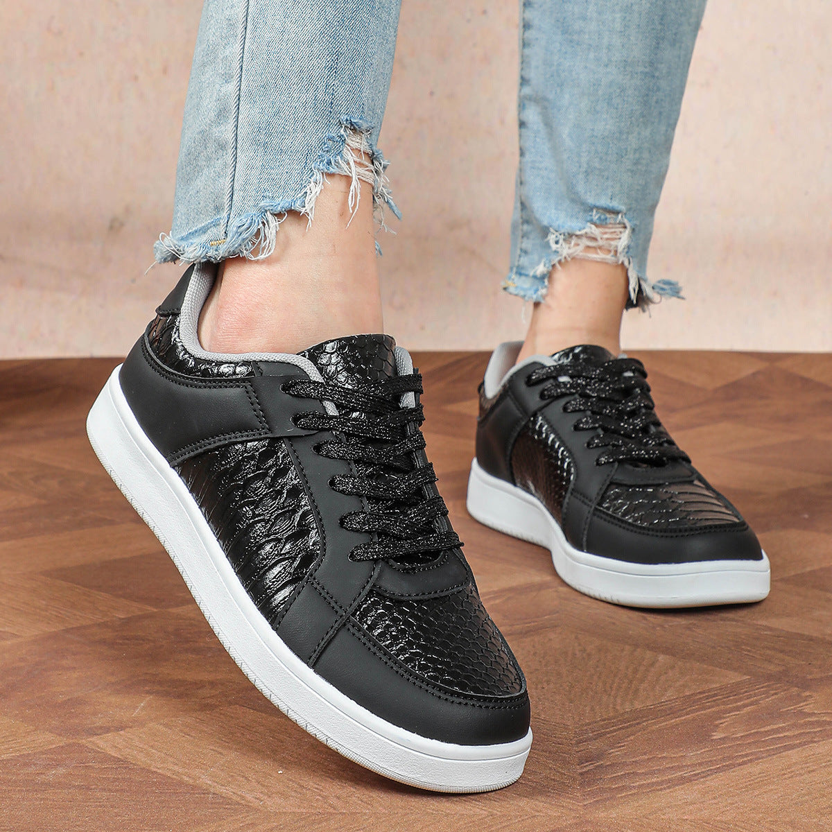 Zapatillas de mujer con textura y suela robusta – KIRSTEN