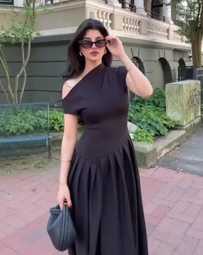 Vestido largo con cuello alto y falda plisada para mujer – LUCIA