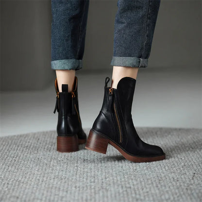 Botines elegantes de piel sintética con cremallera lateral – ALMÉA