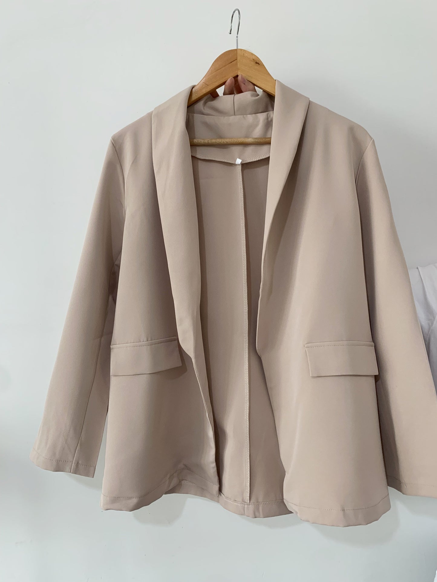 Blazer entallada abierta con bolsillos delanteros – LÉANA