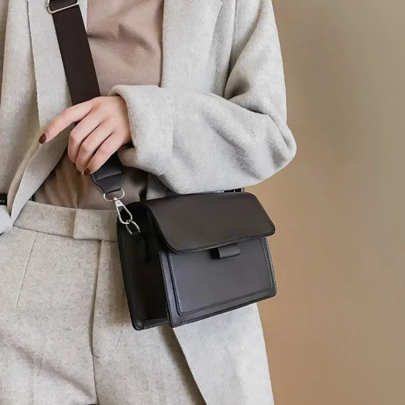 KRYSTAL - Bolso moderno con diseño estructurado para mujer