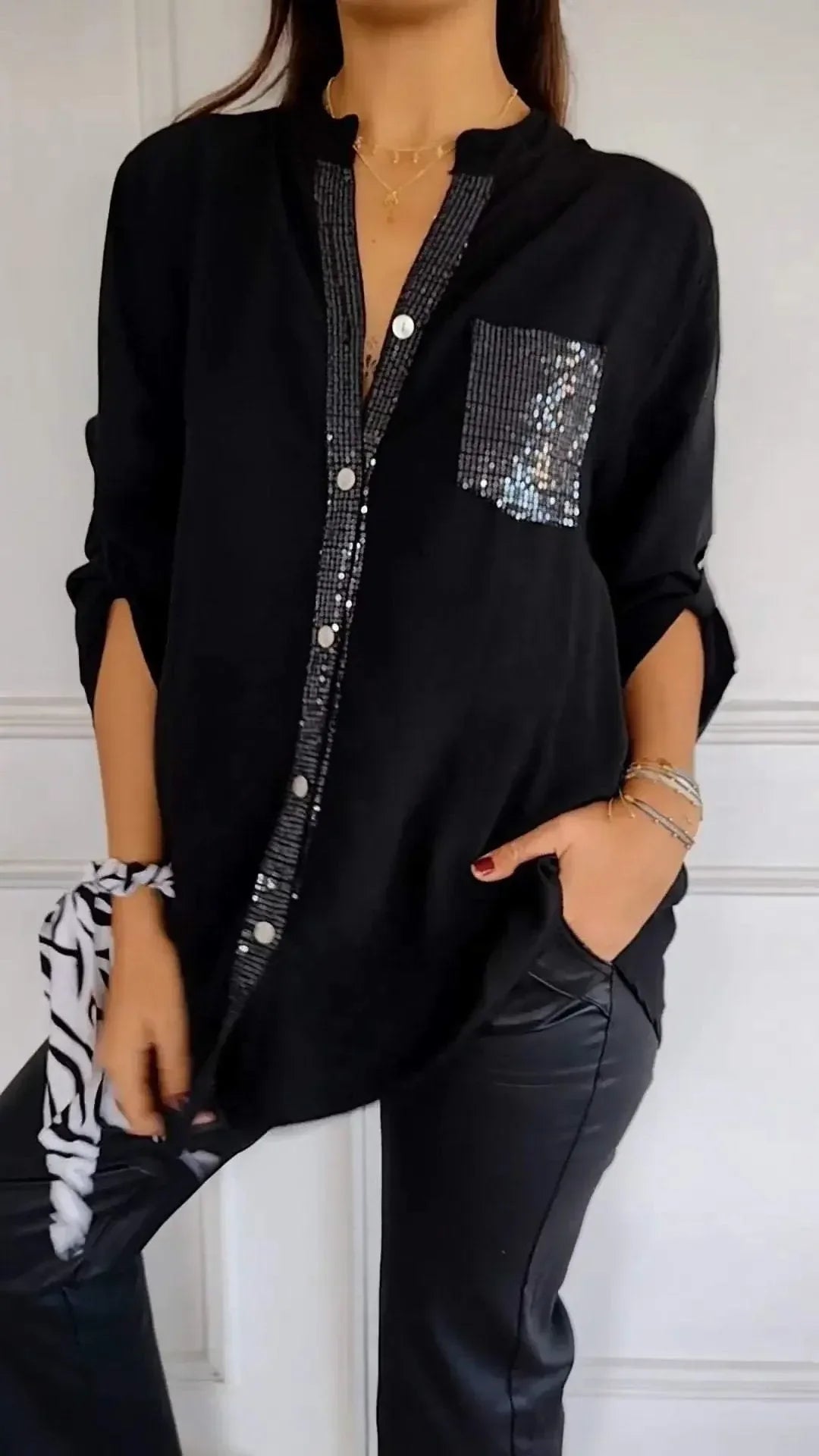 AMARA - Blusa casual con botones y detalles de lentejuelas para mujer