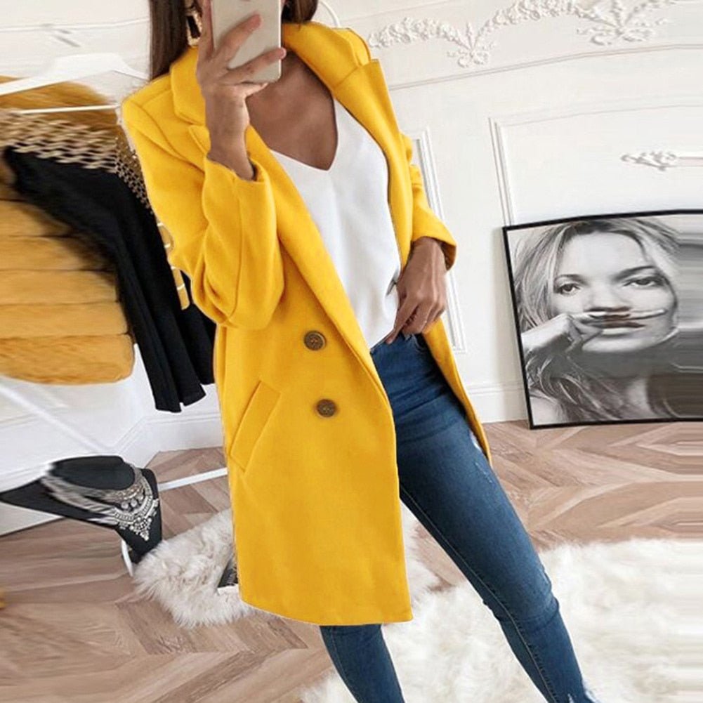 Blazer larga entallada con doble botonadura y solapa clásica – NERIZA