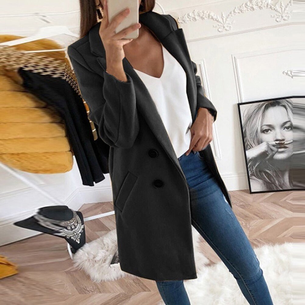 Blazer larga entallada con doble botonadura y solapa clásica – NERIZA