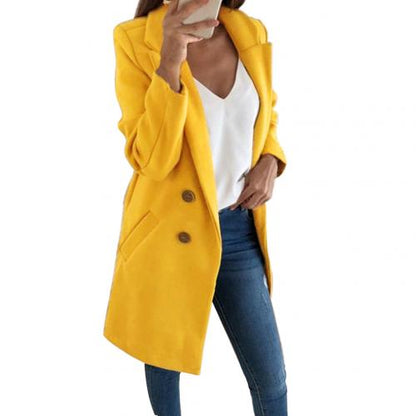 Blazer larga entallada con doble botonadura y solapa clásica – NERIZA
