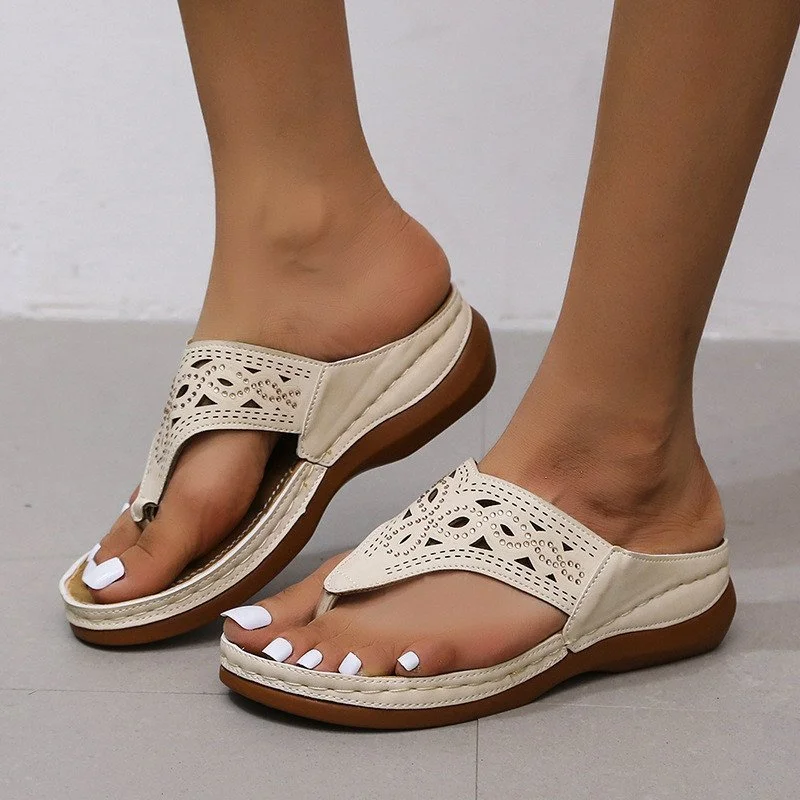 Chanclas cómodas de mujer con acabado decorativo – BENEDIKTA