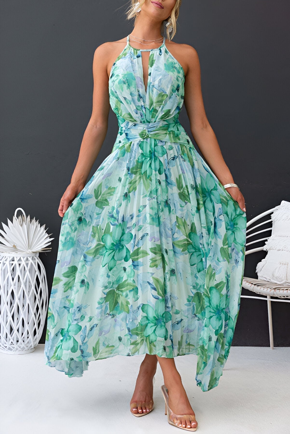 Vestido maxi halter con pliegues y estampado floral para mujer – ELARA FLORALISTA