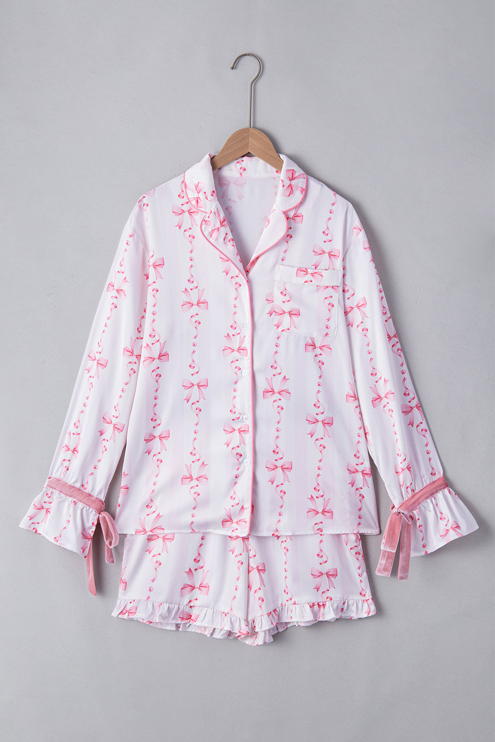 Pijama satinado elegante con lazos en las mangas – ÉLÉNA