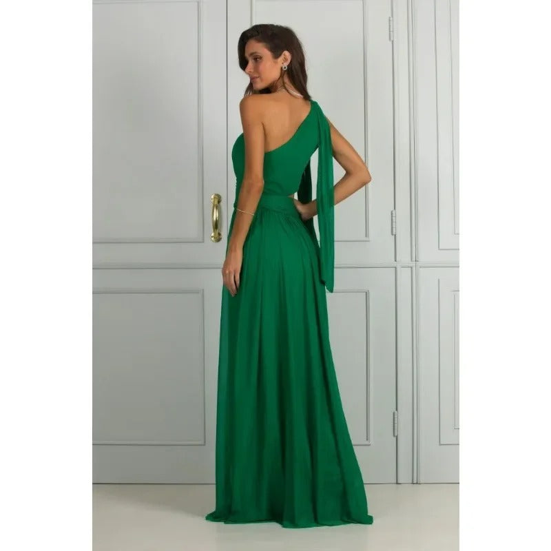 Seraphina – Vestido maxi plisado verde con hombro asimétrico para mujer
