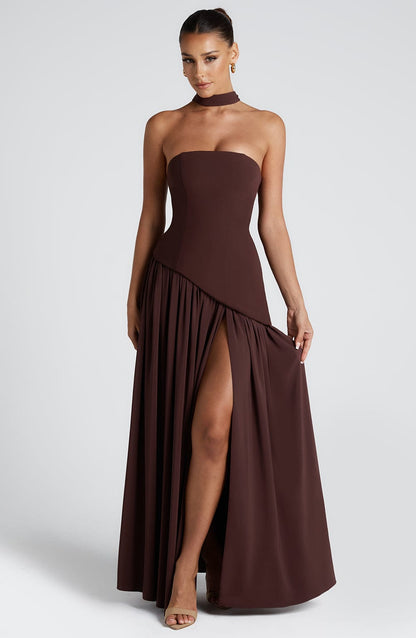 Vestido largo sin mangas con diseño elegante – YARA