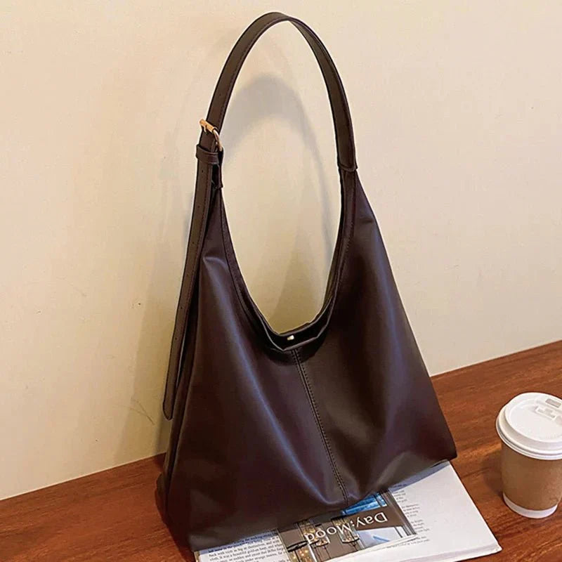 Bolso de hombro para mujer con diseño atemporal y amplio interior – LEYNA