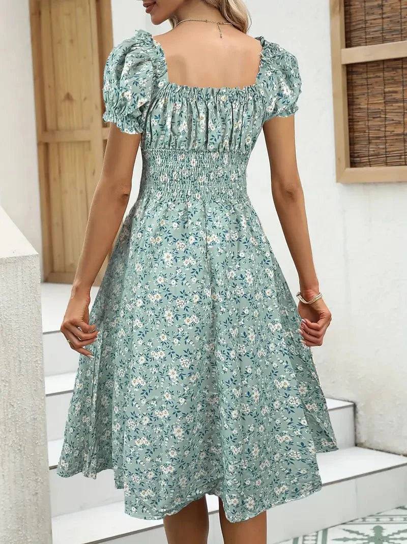 Vestido veraniego fruncido con diseño romántico y favorecedor – ÉLODINE