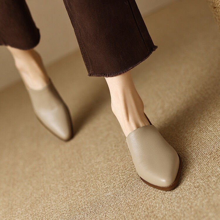 Mocasines planos de mujer con diseño minimalista y punta fina – CARLA