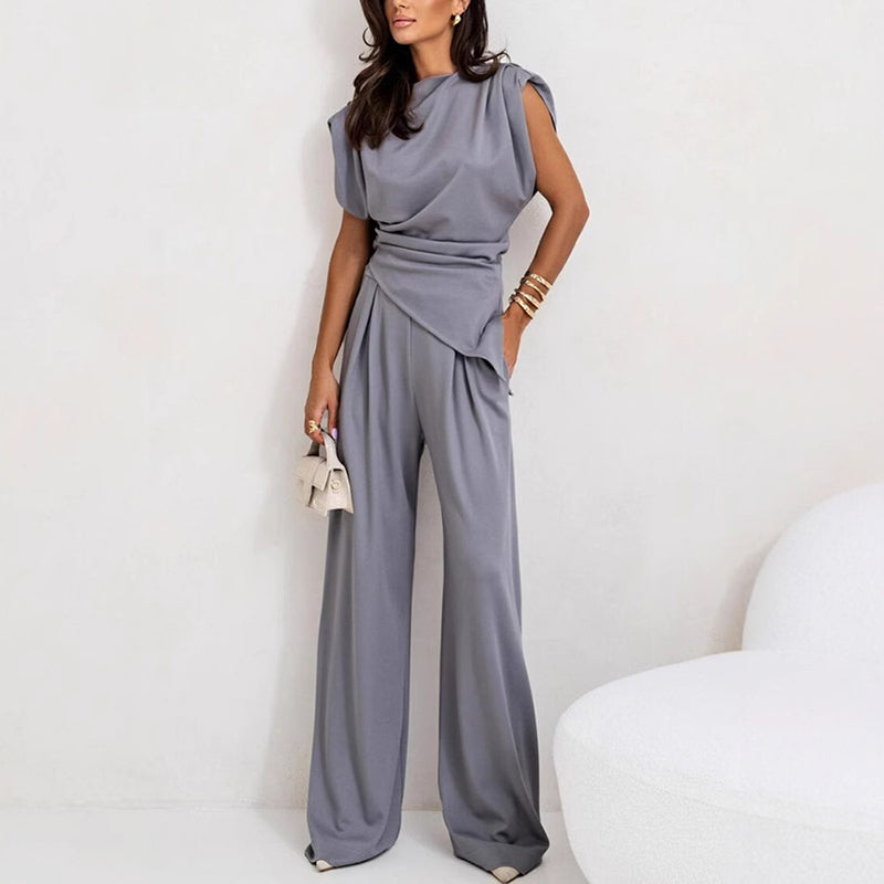 Conjunto elegante de mujer con drapeado sofisticado y pantalones fluidos – LYSANDRA