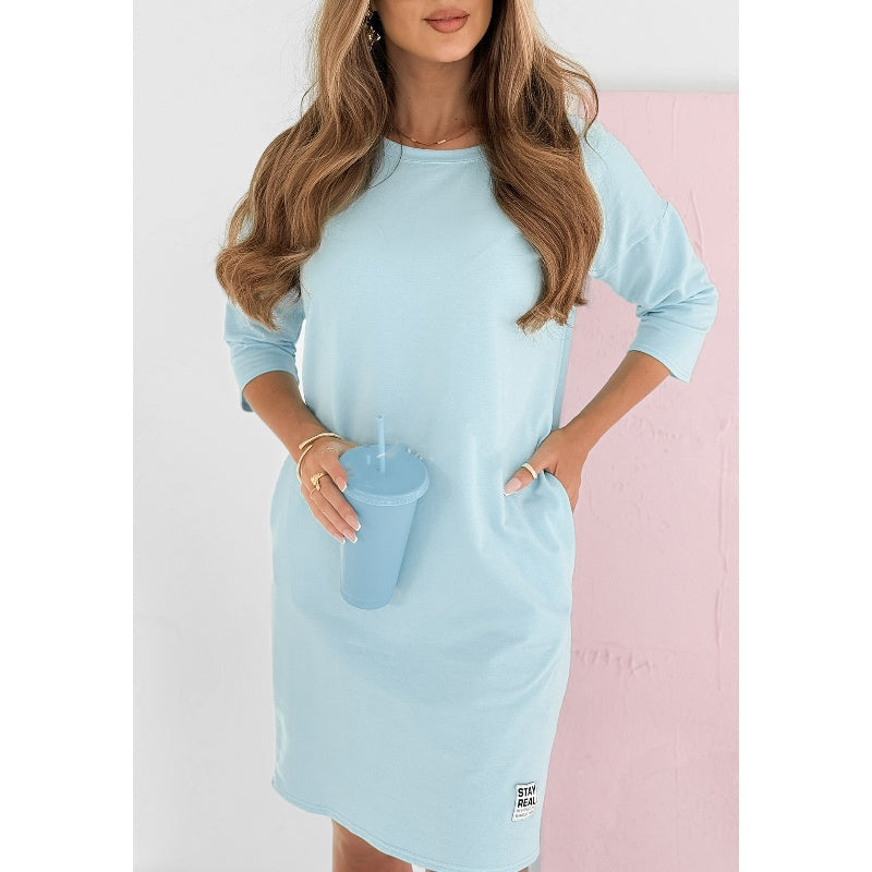 Vestido midi con cuello redondo y corte elegante – MERISSA